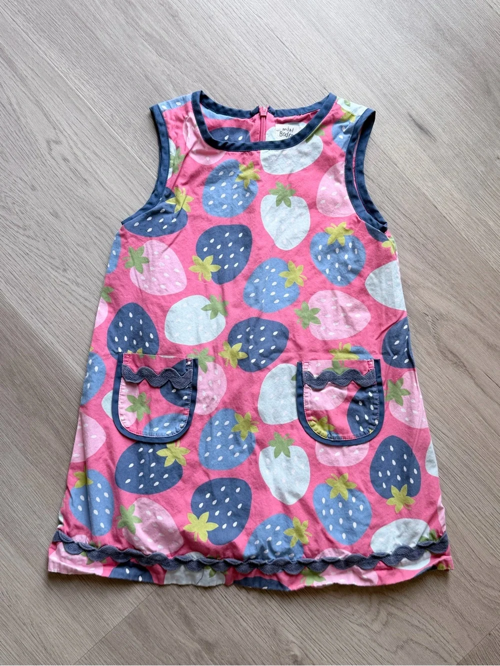 Mini Boden Strawberry Pocket Sleeveless Dress - Pink (5-6Y)
